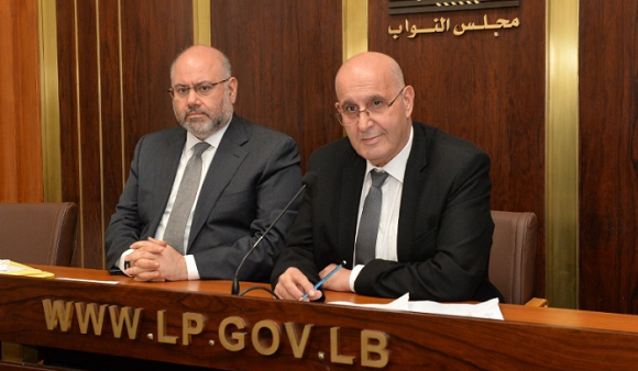 الابيض عرض في لجنة الصحة خطته لازمة الدواء