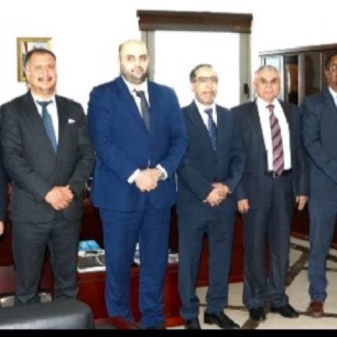 Nassereddine discuss with a Delegation from the IsDB the Equipping of Governmental Hospitals