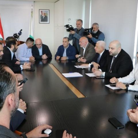ناصر الدين أكد خلال ترؤسه اجتماعًا لنقابات القطاع الصحي أن المخزون الدوائي مؤمن