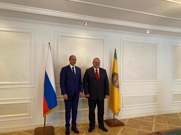 Minister Hasan's Syrian Counterpart Says Syria is Ready to Supply Lebanon with the Medicines Needed