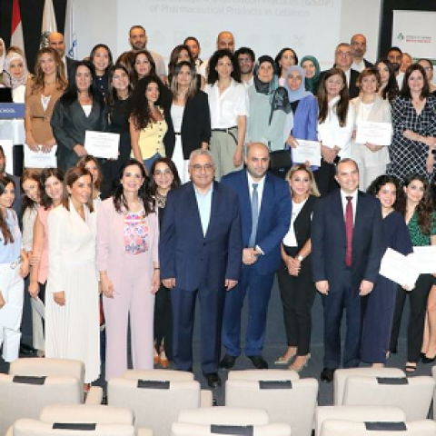 ناصر الدين وزع شهادات التخزين والتوزيع الجيد للدواء والمنتجات الصيدلانية