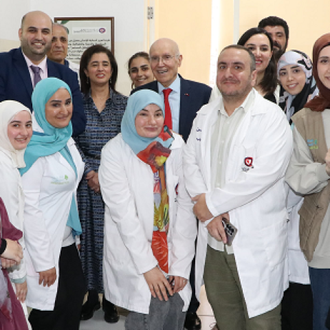 ناصر الدين تفقد والمديرة الاقليمية لمنظمة الصحة مراكز الرعاية في الضاحية