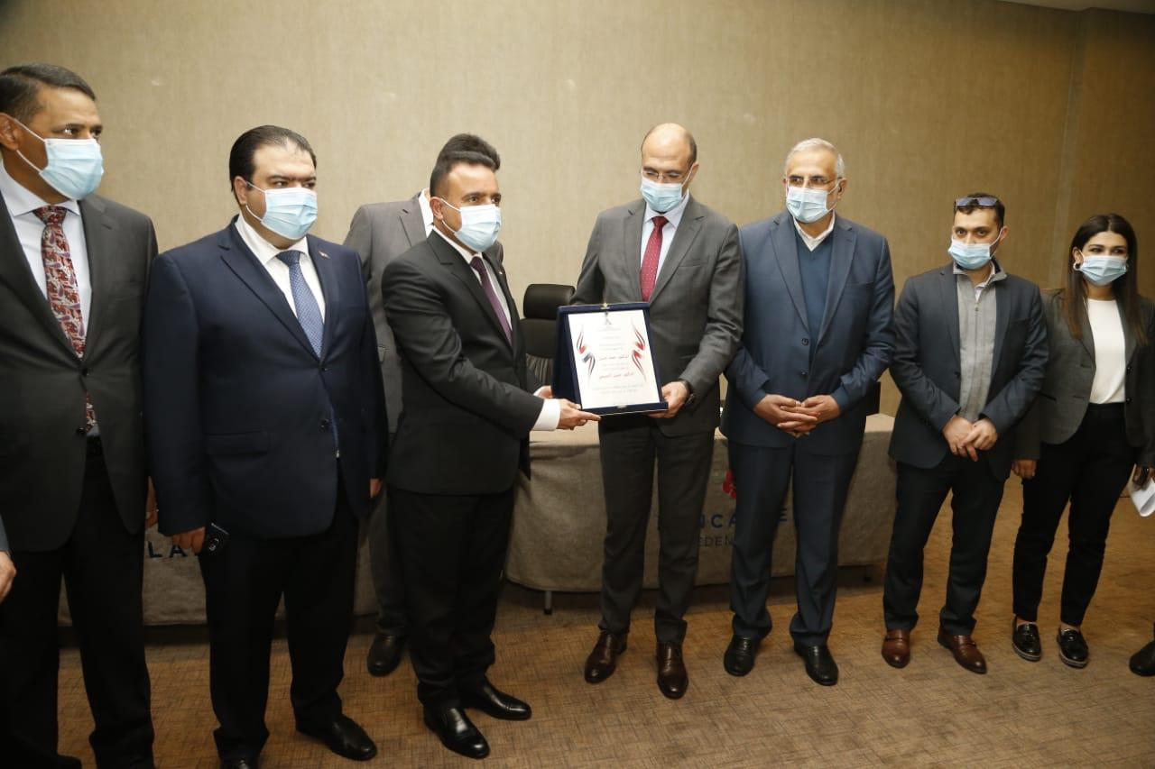 Minister Hasan Signs an Iraqi Agreement