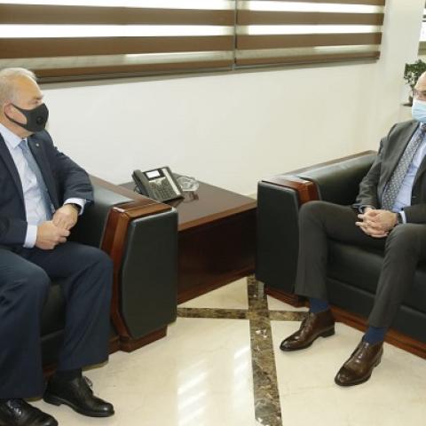 Hasan Meets with the Ambassador of Russia and Considers Purchasing One Million Doses of SPUTNIK V