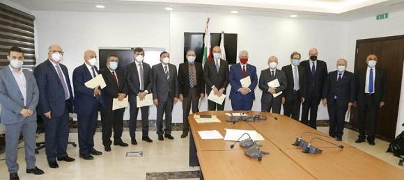 Minister Hasan Signs Agreements with Several Universities to Vaccinate their Staff