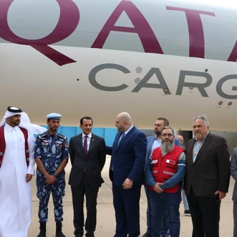 وزير الصحة العامة إستقبل طائرة مساعدات وشكر قطر على سرعة الاستجابة