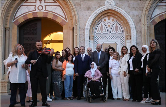 إضاءة السرايا تضامنا مع مرضى التصلب اللويحي 