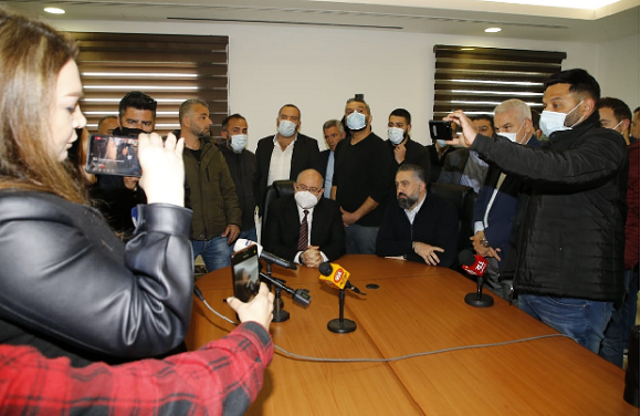الأبيض إستقبل محتجين: ليس من حل سحري ولكنني عازم على إيجاد الحلول الممكنة