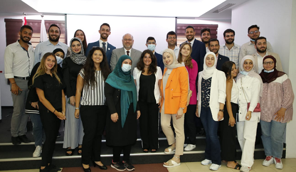 الأبيض وقع مذكرة تفاهم للتعاون مع متطوعين من طلاب الطب والصيدلة: يجمعنا الإيمان بمستقبل أفضل لوطننا