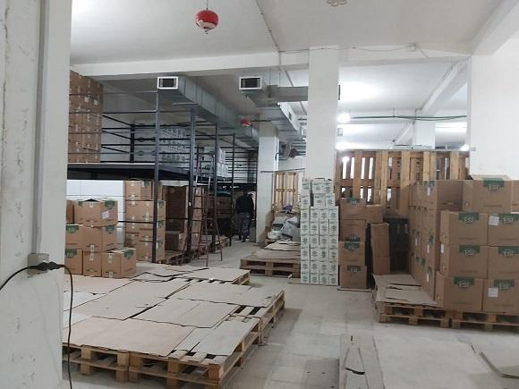 لجنة التفتيش الصيدلي في وزارة الصحة دهمت مستودعا للمتممات الغذائية وختمه بالشمع الاحمر 