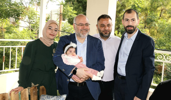 الأبيض استهل جولته الشمالية بزيارة الطفلتين التوأم رهف وريهام في المنية 