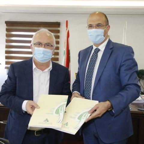 ضاهر وقع مع وزير الصحة اتفاقية لتأمين لقاحات فايزر للمواطنين 