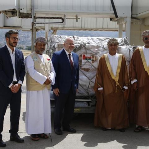 Al-Abiad Receives from Al-Saeedi 18 tons of Medical Aid Provided by the Sultanate of Oman