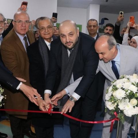 ناصر الدين ممثلا الرئيس بري في افتتاح قسمي التنظير وأمراض الدم والأورام في مستشفى الزهراء