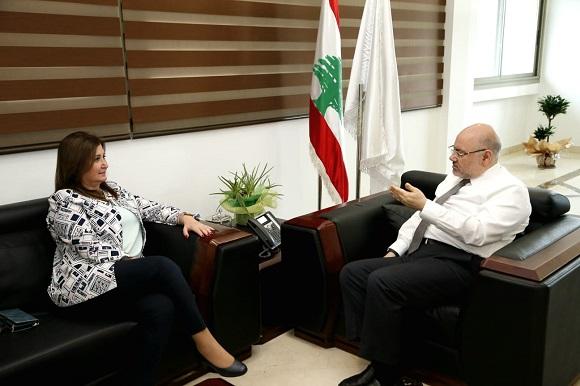 الأبيض بحث مع نقيبة مستوردي المستلزمات الحلول الممكنة لضمان حق المريض