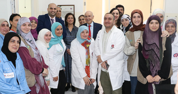 ناصر الدين تفقد والمديرة الاقليمية لمنظمة الصحة مراكز الرعاية في الضاحية