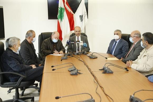 الوزير حسن التقى وفد العمالي وأعلن تعديل خطة التلقيح