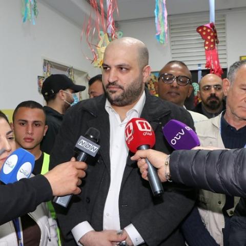 وزير الصحة جال على مراكز إيواء النازحين وأعلن ربطها بمراكز الرعاية لتأمين الخدمات الصحية