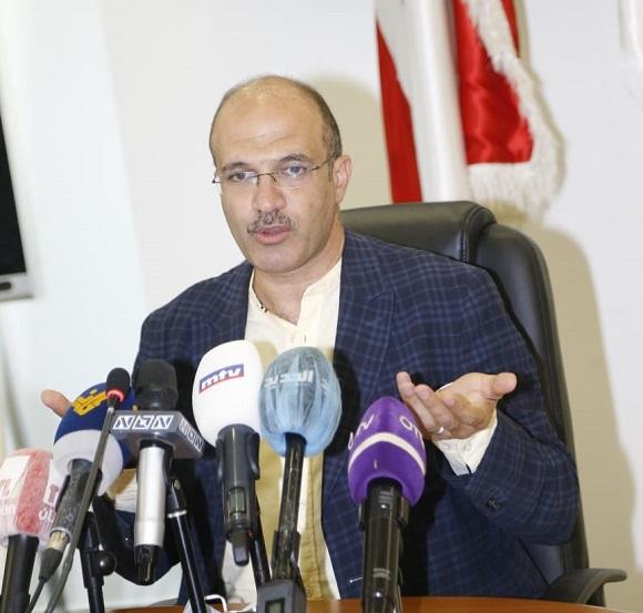 حسن اجتمع مع مستوردي الدواء وبشر باقتراب الفرج