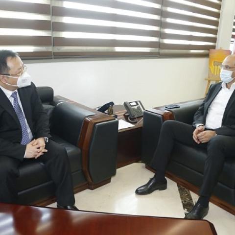 Hasan Chairs a Meeting to Follow up on Warehouses Inspections