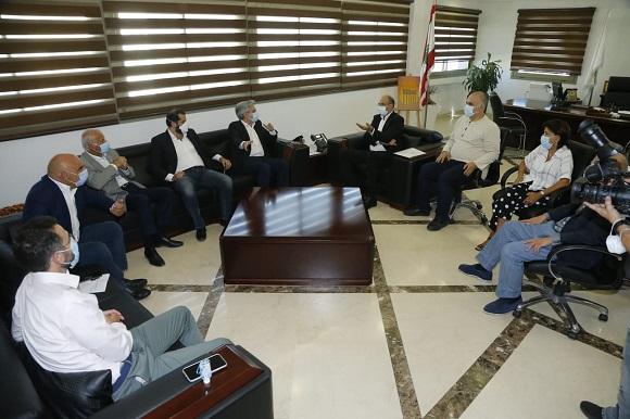 الوزير حسن تابع ملف الدواء مع مجلس نقابة المستوردين