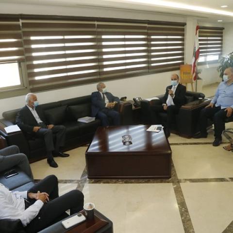 Minister Hasan Issues a Decision to Set the Dollar Exchange Rate for Unsubsidized Medicines