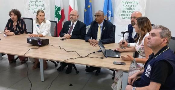 الأبيض تسلم من السفيرة الإيطالية أدوية سرطانية