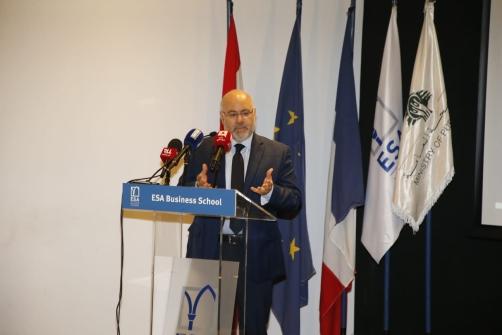 الأبيض أطلق رؤيا "طموحة وواقعية" للتحول الرقمي للقطاع الصحي