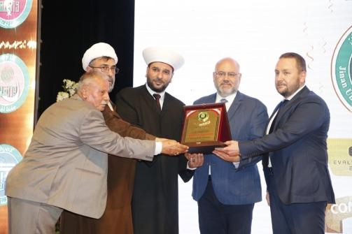 الابيض مثل ميقاتي في تخريج طلاب جامعة الجنان
