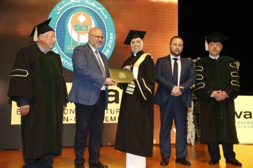 الابيض مثل ميقاتي في تخريج طلاب جامعة الجنان