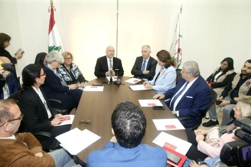 الأبيض جال وسفيري فرنسا والاتحاد الأوروبي على مركز الحازمية للرعاية الصحية