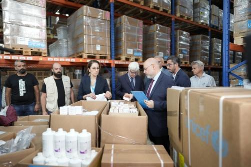 الأبيض تسلم من اليونيسف 33 طناً من المستلزمات الطبيّة الأساسيّة للمساعدة على رفع الجهوزية في حال توسع العدوان