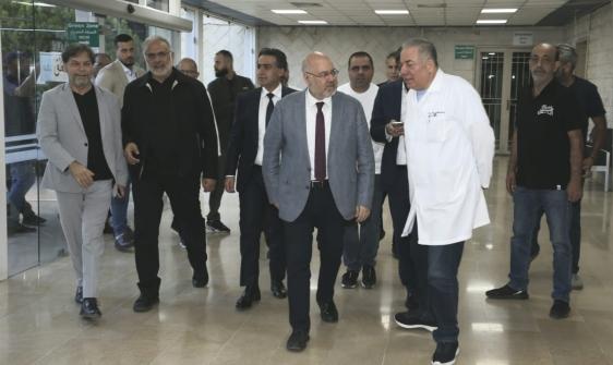 وزير الصحة يقوم بجولة تفقدية للمصابين في مستشفيات بعلبك