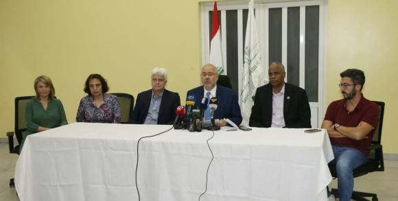 الأبيض عرض الآلية الممكننة لتسلّم المساعدات الطبية وتوزيعها