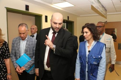 وزير الصحة جال والمفوضة الأوروبية لإدارة الأزمات على أطفال جرحى في "الأميركية"
