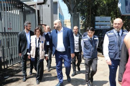 ناصر الدين جال في مستودع المعدات واللوازم الطبية في الكرنتينا وتسلم حقائب إسعافات أولية