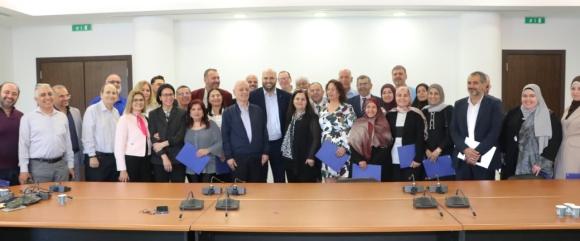 وزارة الصحة العامة كرّمت دفعة من الأطباء ضمن برنامج تدريب "طب الأسرة" بالتعاون مع الجامعة الأميركية